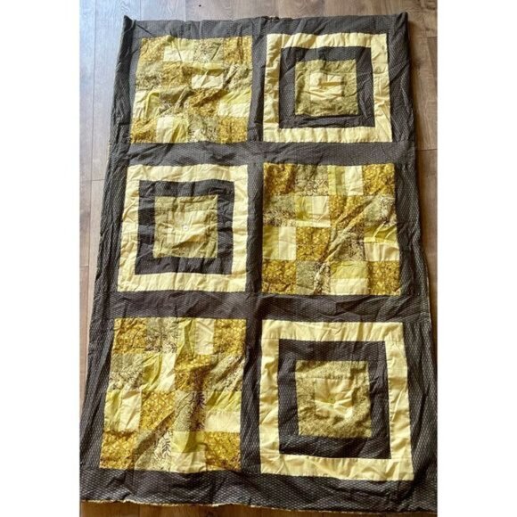 Small homemade quilt - Picture 1 of 9